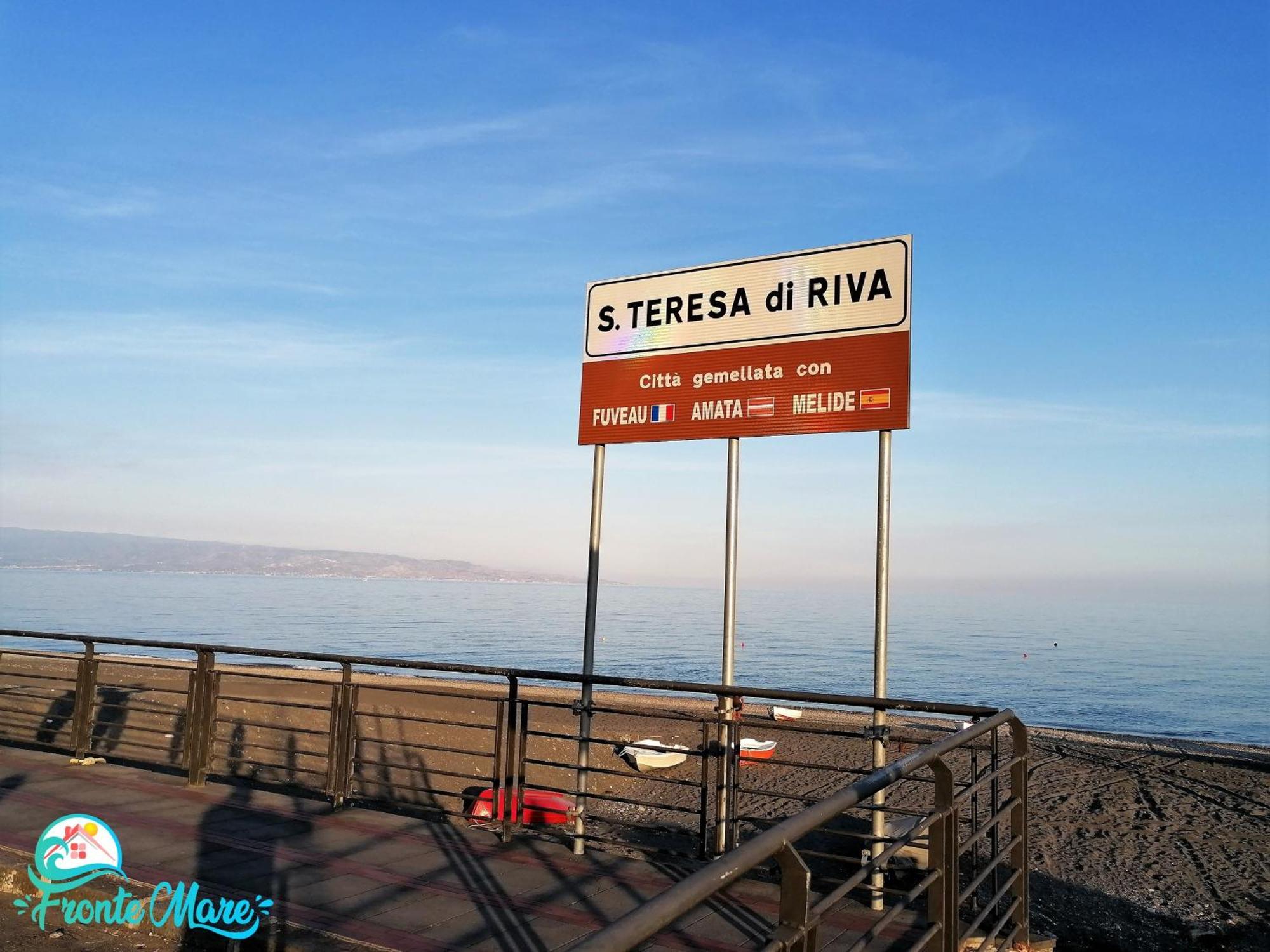 Villa Casa Fronte Mare Santa Teresa Di Riva Exterior foto