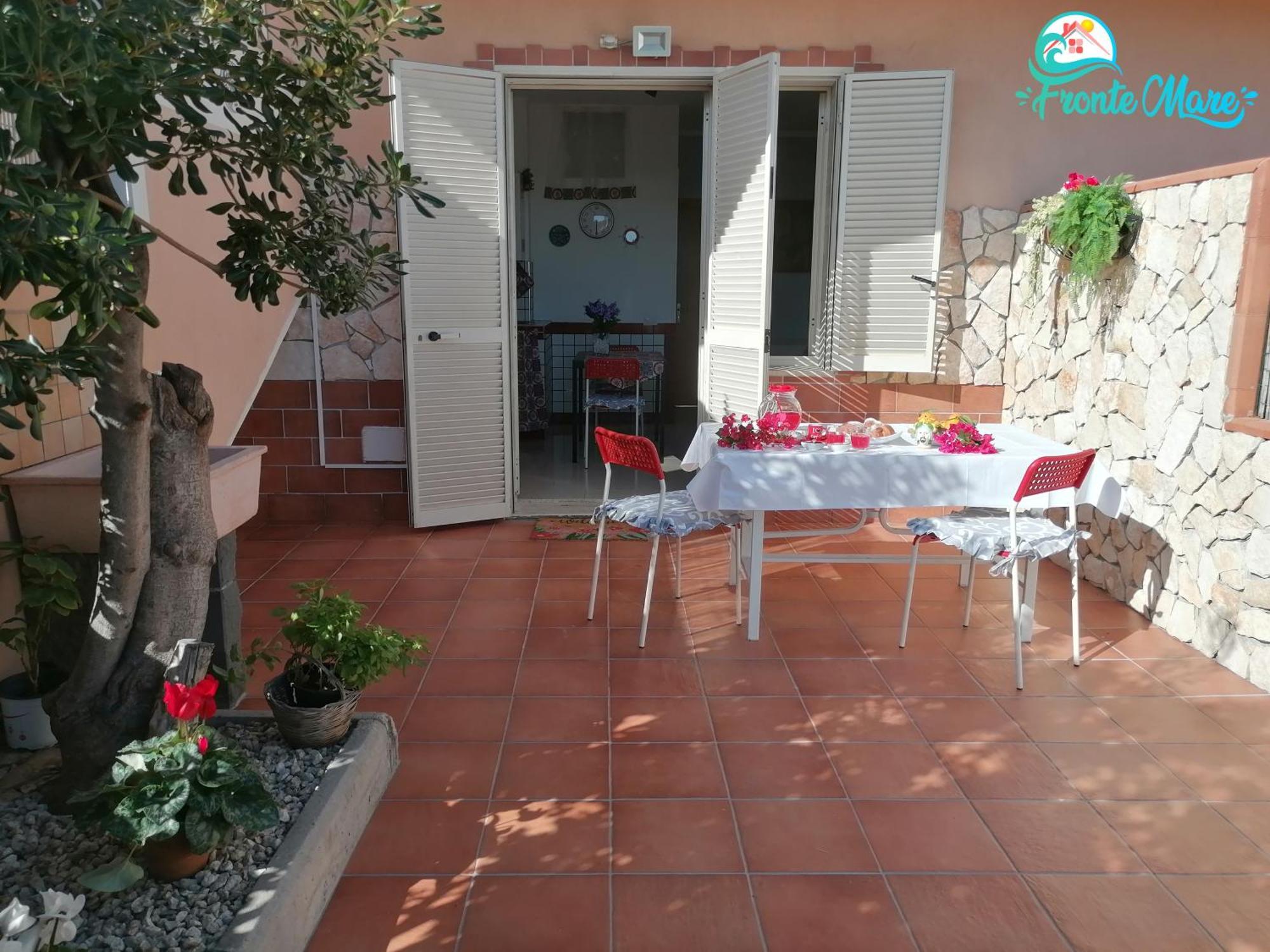 Villa Casa Fronte Mare Santa Teresa Di Riva Exterior foto